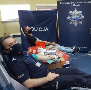 Komendant Powiatowy Polciji w Iławie oddaje krew