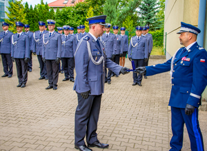 Mł. inp. Waldemar Pankowski otrzymuje srebną odznakę "Zasłużony Policjant"